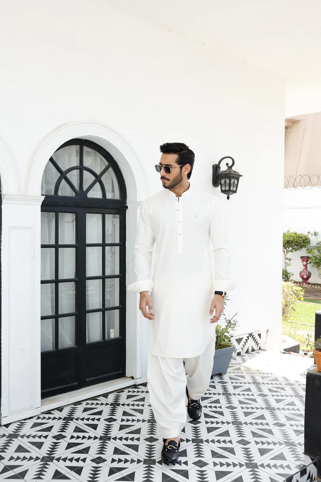 Royal Elite W&W by J. (Off White)