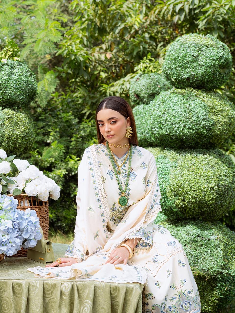MAHNUR | LUXURY LAWN EMBROIDERED 3pc | SL-4398