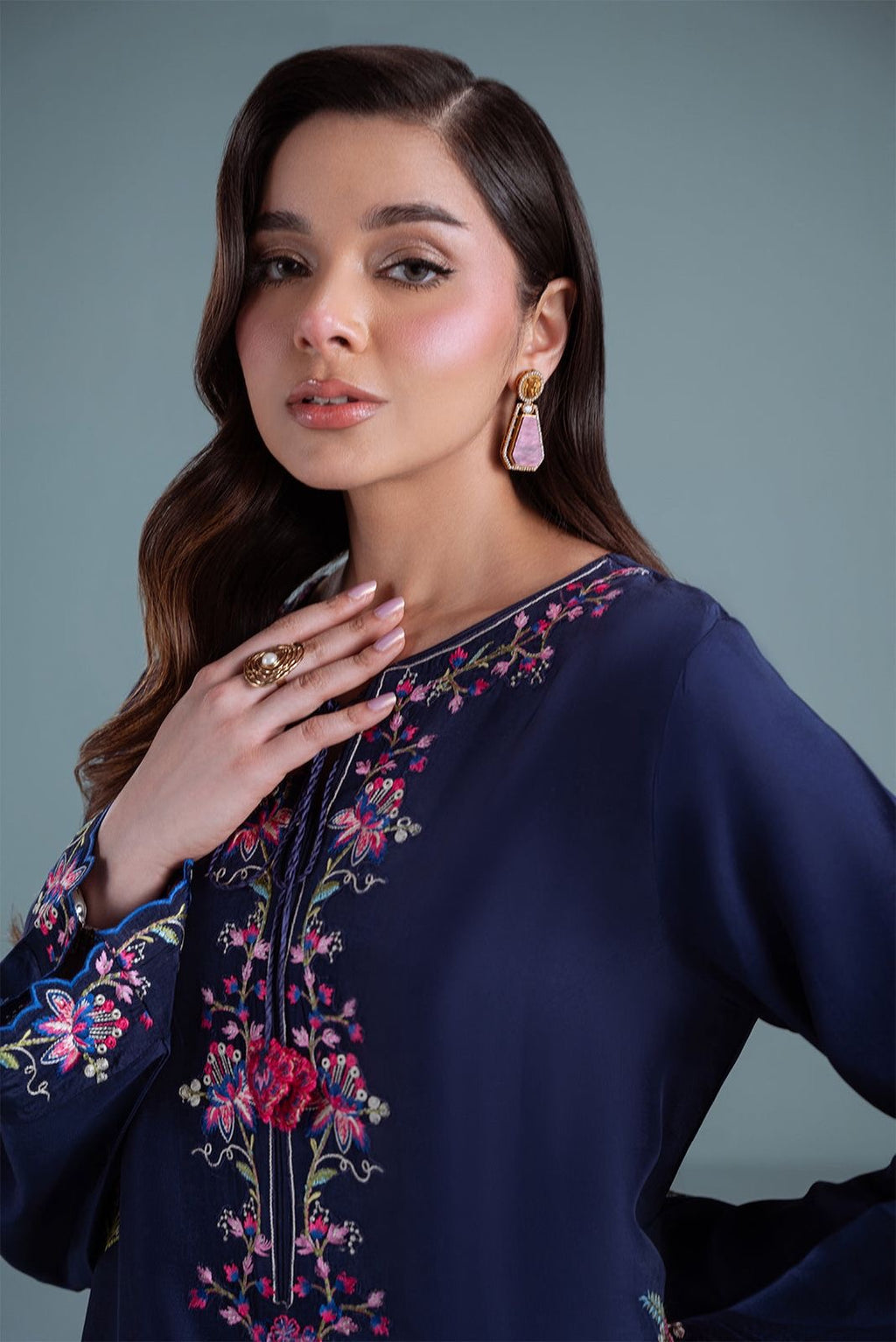 MARIA B-HEAVY EMBROIDERED LAWN 3pc