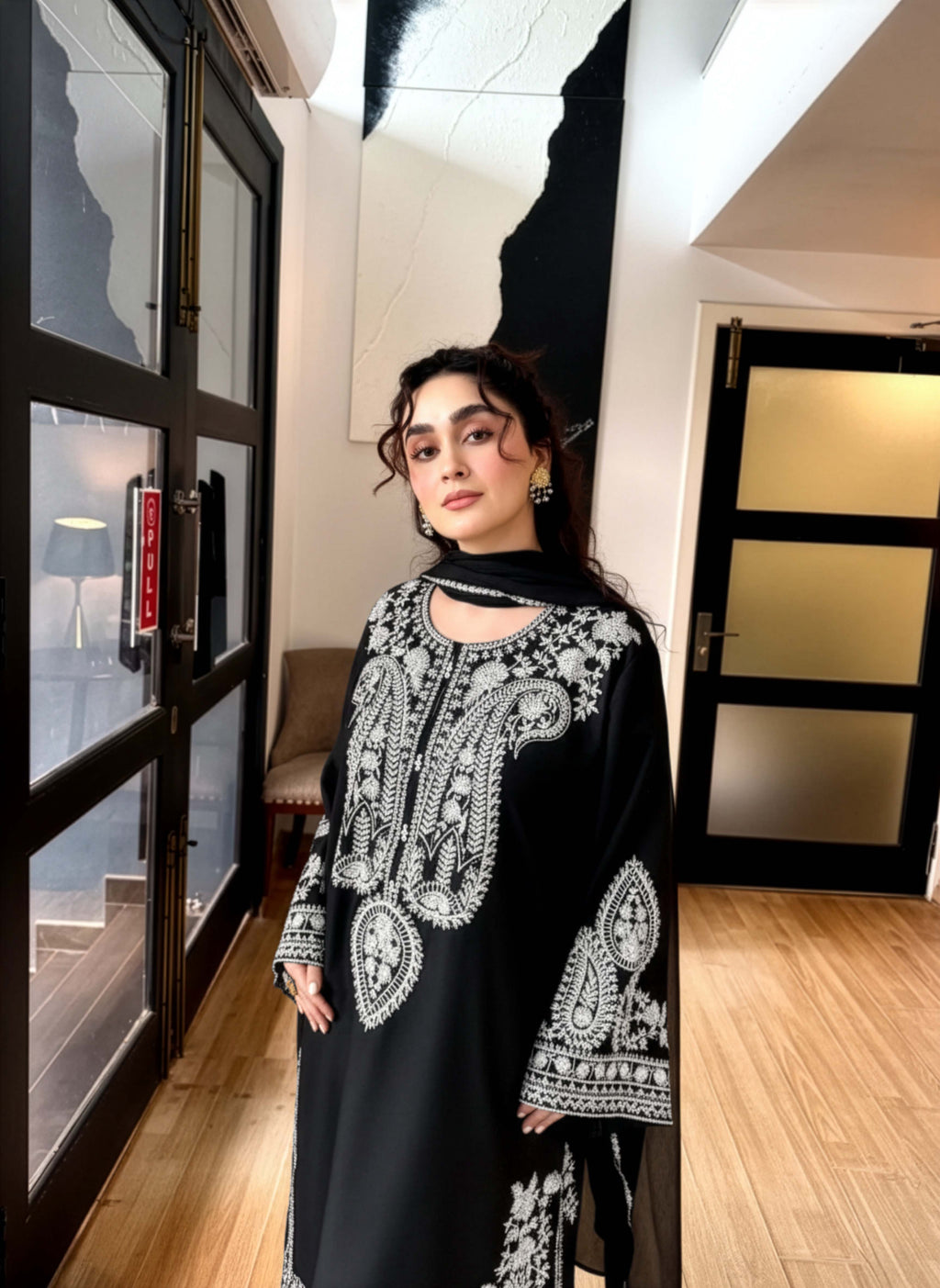 ZARNAB-EMBROIDERED LAWN UNSTICHED 3pc (SL-8081)