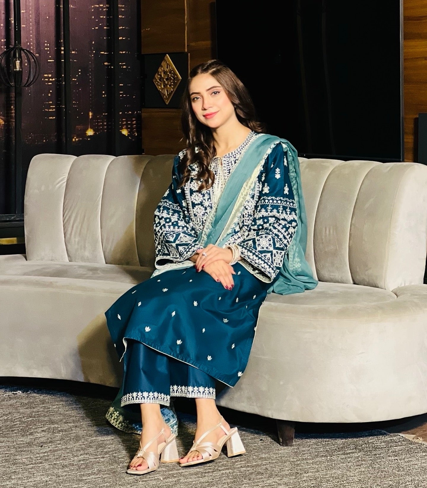 ARZU-BATIK EMBROIDERED LAWN 3pc (SL-447)