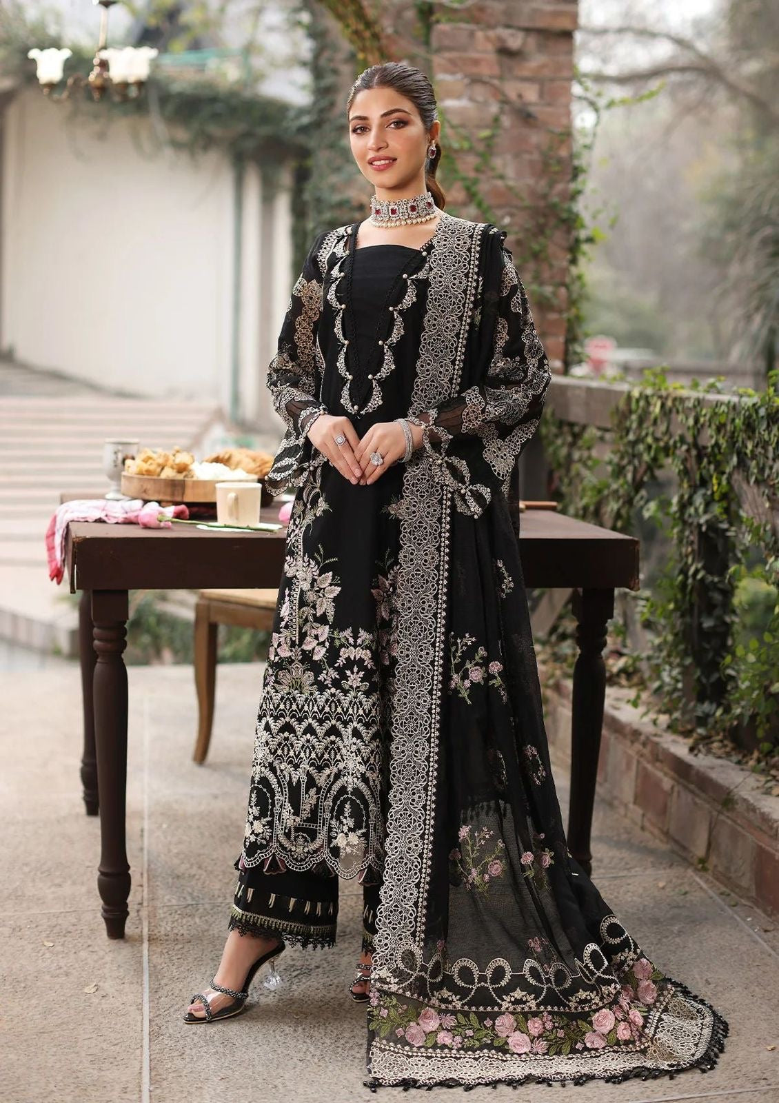 KAHF HEAVY EMBROIDERED LAWN 3pc (SL-1124)
