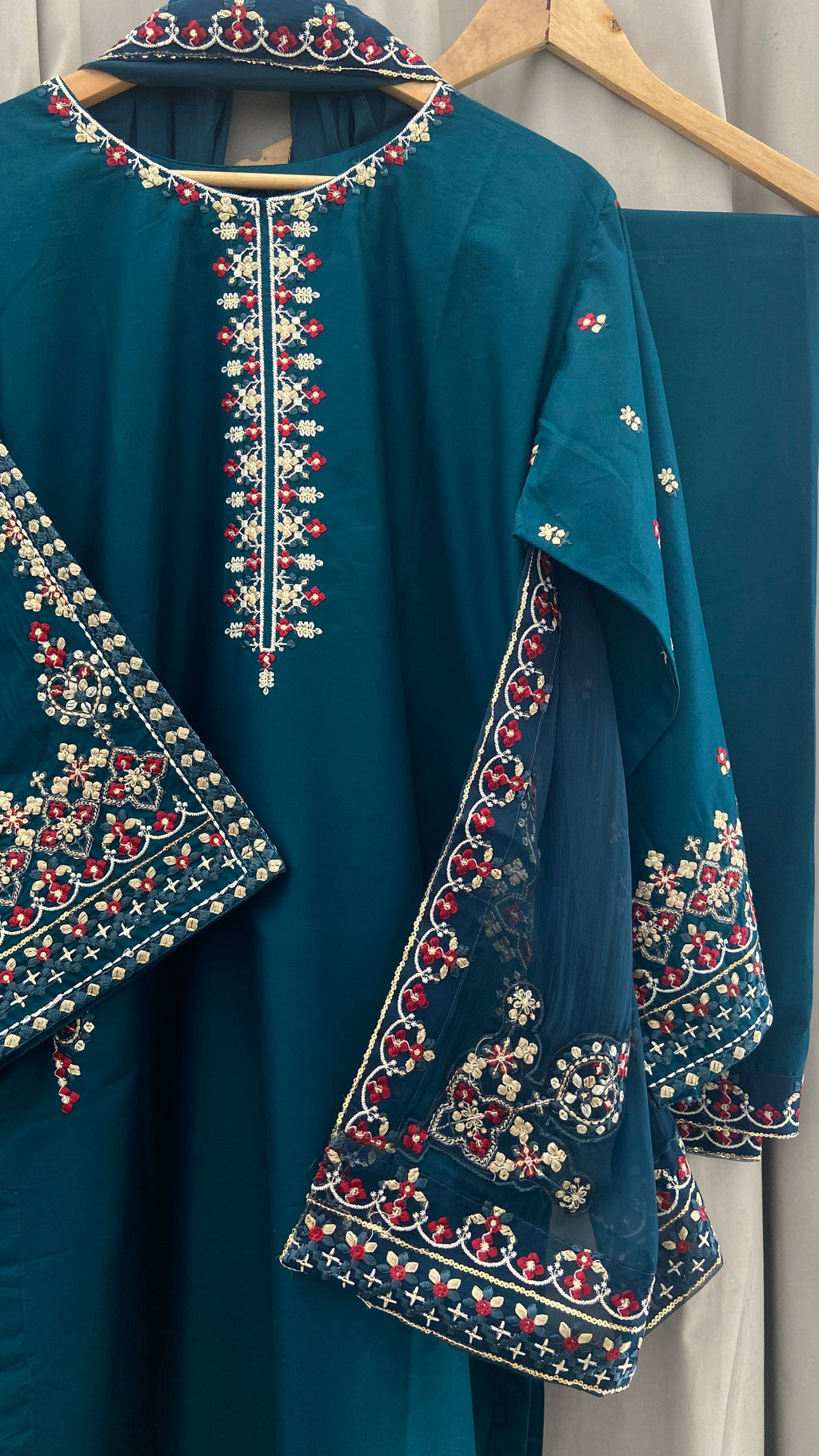 ZIRWAH-BATIK ELEGANT EMBROIDERED 3pc (SL424)