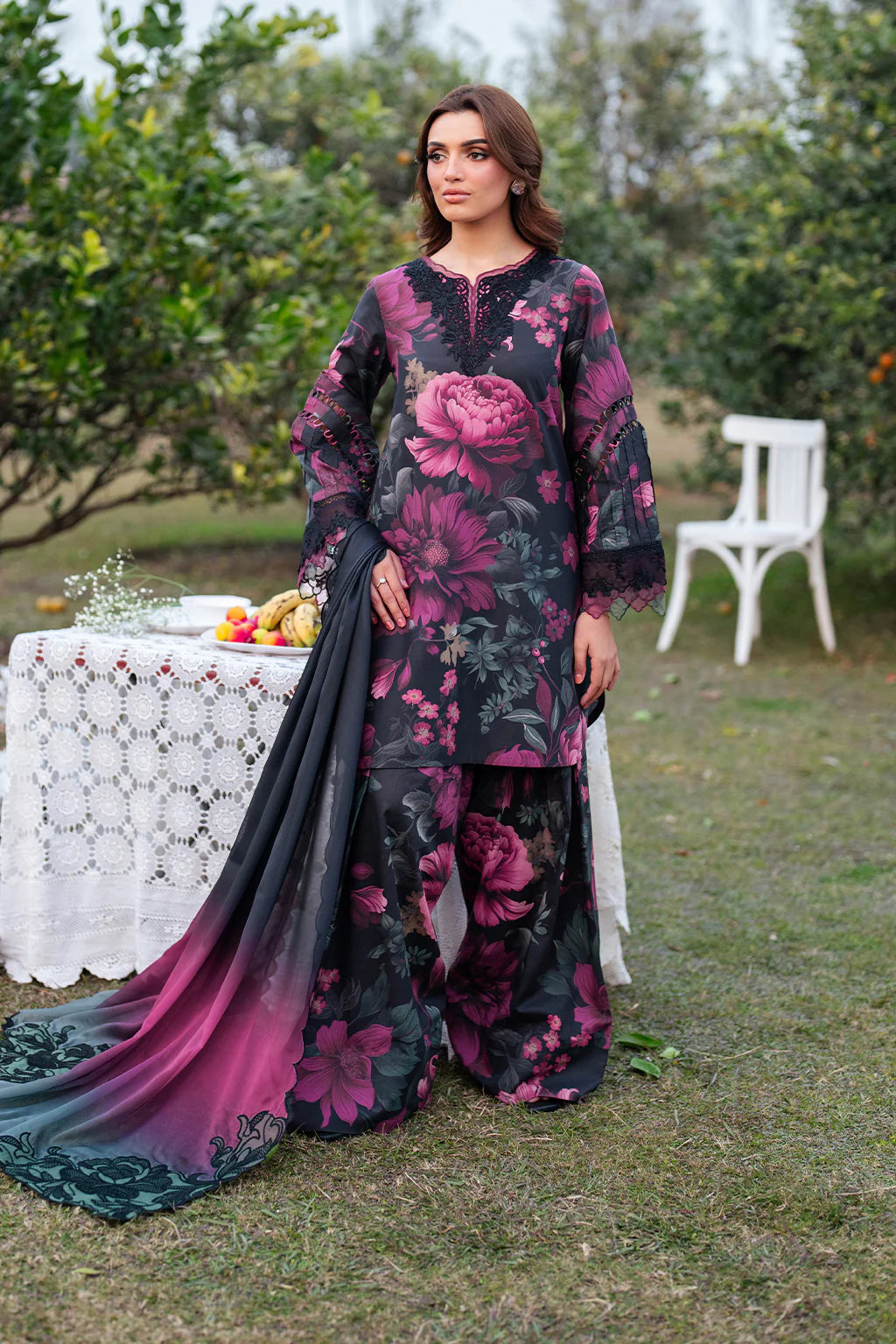 IZNIK PRINTED EMBROIDERED LAWN UNSTICHED 3pc (SL-525)