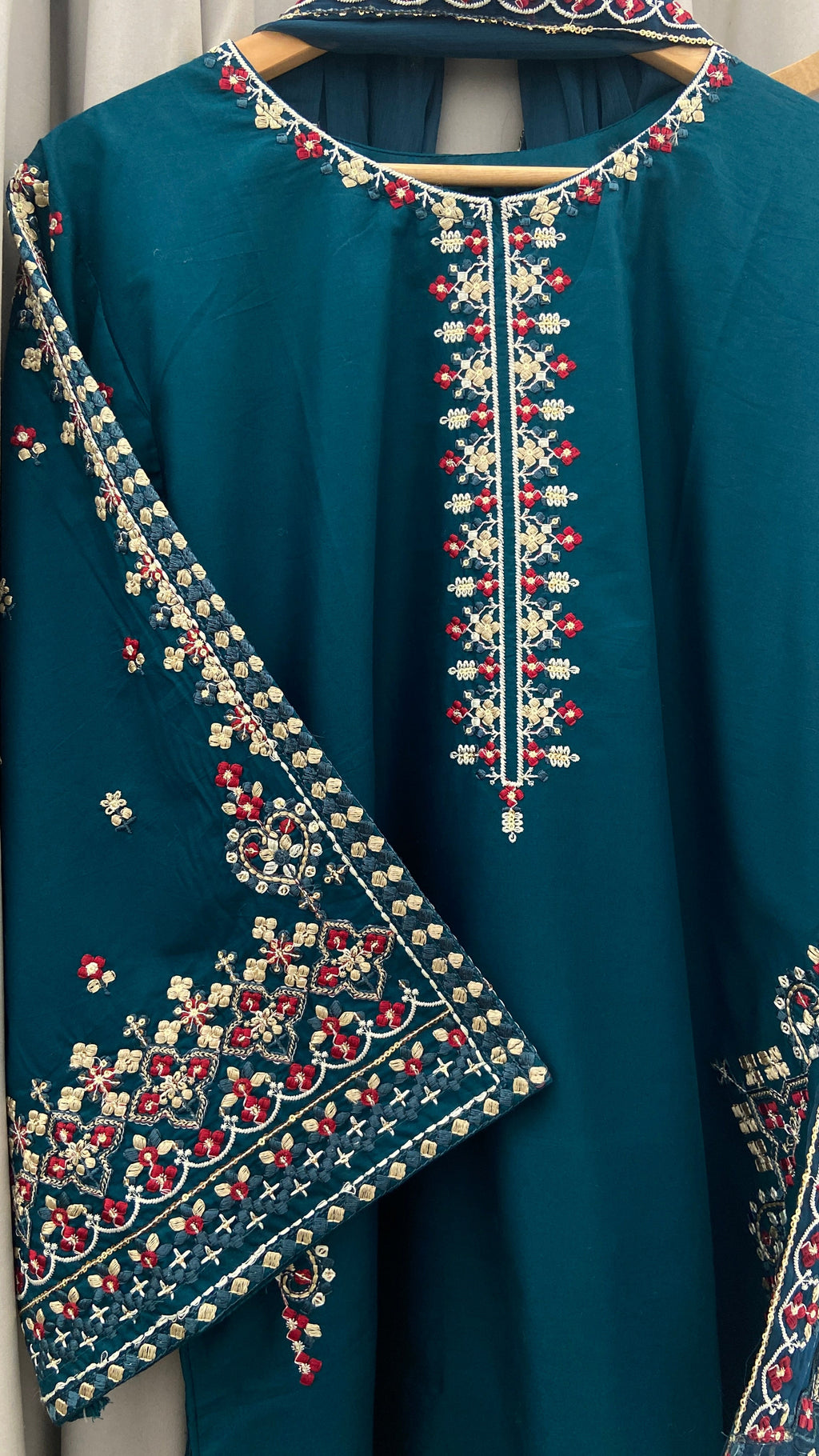 ZIRWAH-BATIK ELEGANT EMBROIDERED 3pc (SL424)